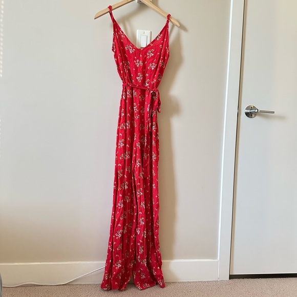 NWT HUNNI’S Red Floral Tie Waist Jumpsuit - Picture 2 of 6